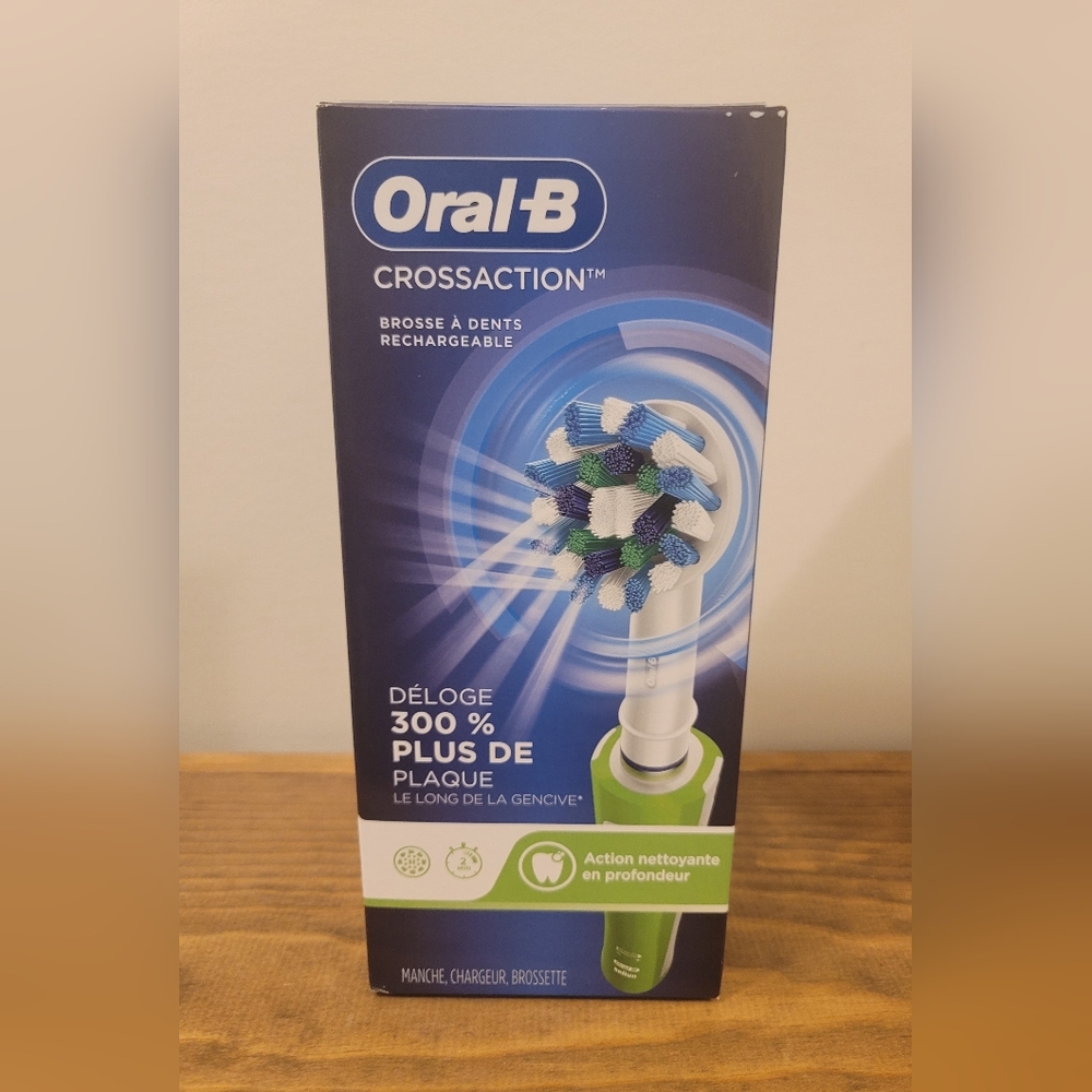 Oral-B CrossAction Rechargeable Toothbrush, Green